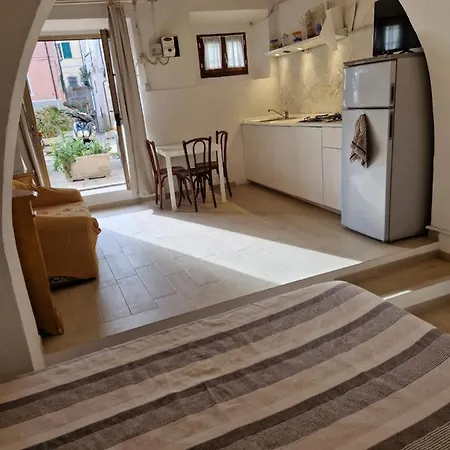 Monolocale In Centro Storico Traditi Apartament